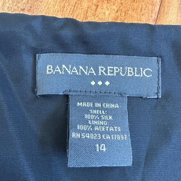 Banana Republic 100% Silk Black Tank Top Size 14 - Picture 3 of 3